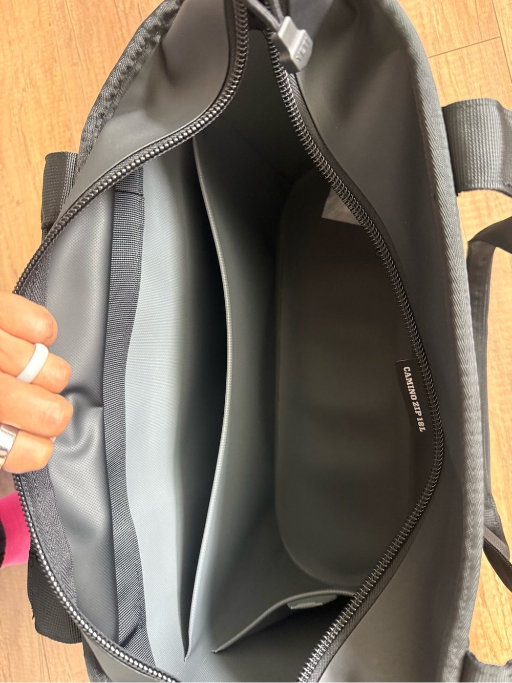 Not yet released Yeti Camino Zip Carryall Tote Bag - Black 18L - Picture 10 of 12
